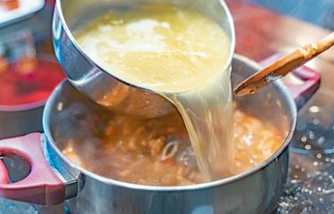 Rahasia Kaldu Ayam Bening Dan Gurih Untuk Masakan Rumahan